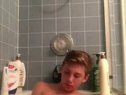 Jerking off in the Bath